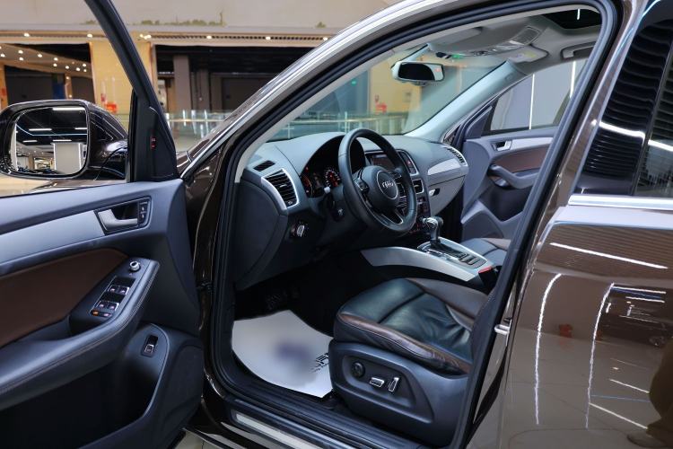 Used Audi Q5 2017 Plus 40 TFSI Technology Model Interior 1