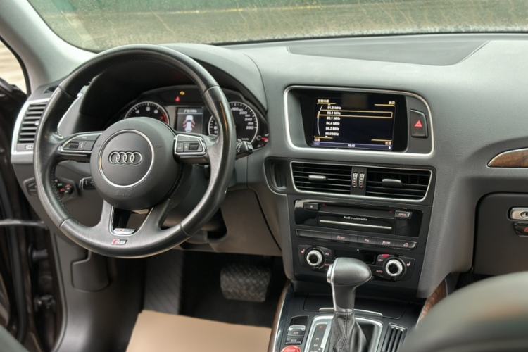 Used Audi Q5 2017 40 TFSI Comfort Model Interior 10