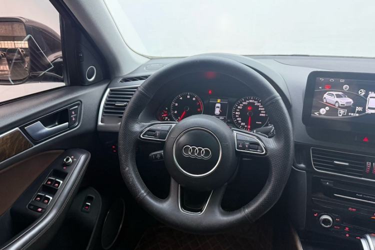 Used Audi Q5 2017 Plus 40 TFSI Comfort Model Interior 2