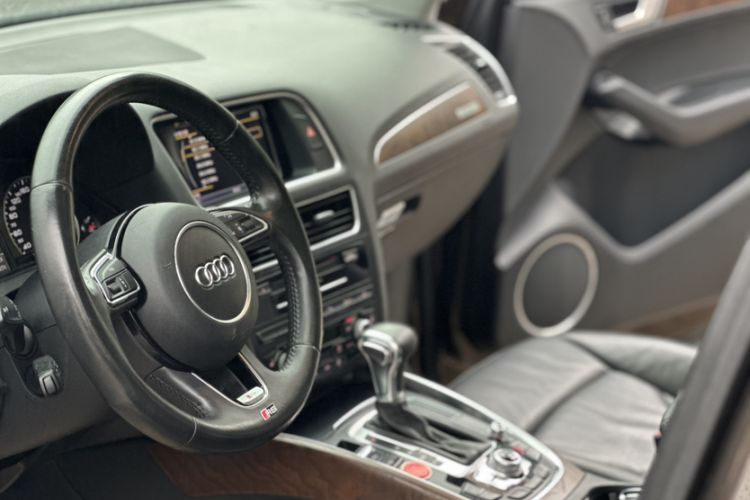 Used Audi Q5 2017 40 TFSI Comfort Model Interior 2