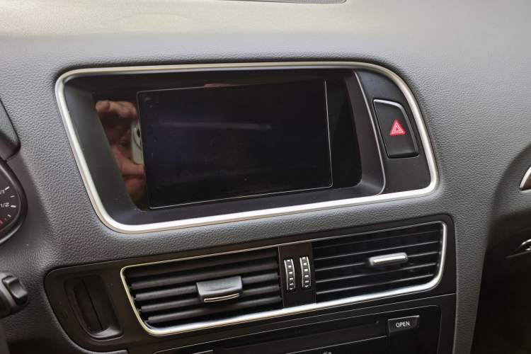 Used Audi Q5 2017 40 TFSI Comfort Model Interior 2