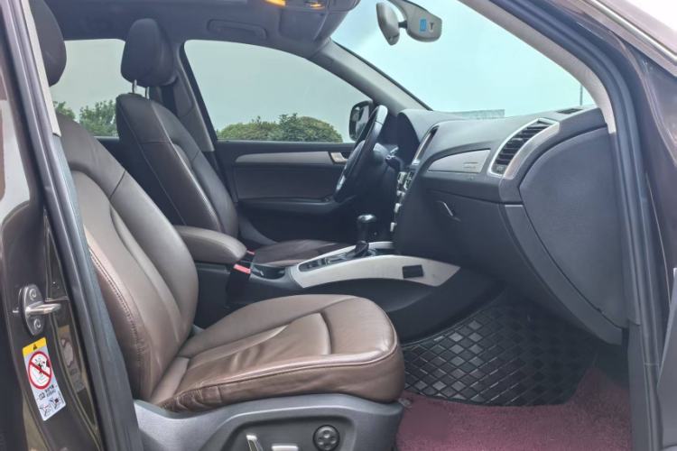 Used Audi Q5 2017 40 TFSI Ambition Edition Interior 2