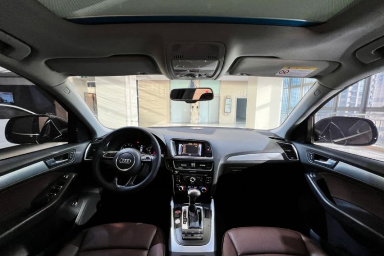 Used Audi Q5 2017 40 TFSI Technology Edition Interior 2