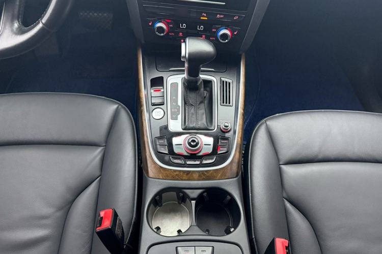 Used Audi Q5 2017 40 TFSI Comfort Model Interior 2
