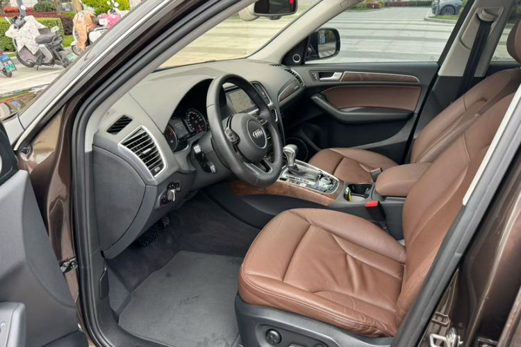 Used Audi Q5 2017 40 TFSI Comfort Model Interior 2