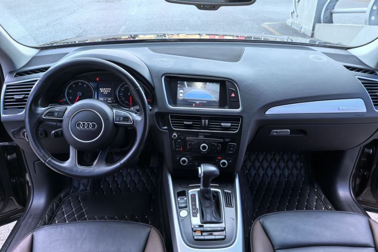 Used Audi Q5 2017 40 TFSI Technology Edition Interior 3