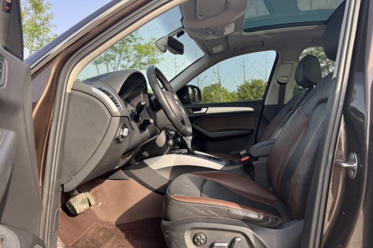 Used Audi Q5 2017 40 TFSI Technology Edition Interior 3