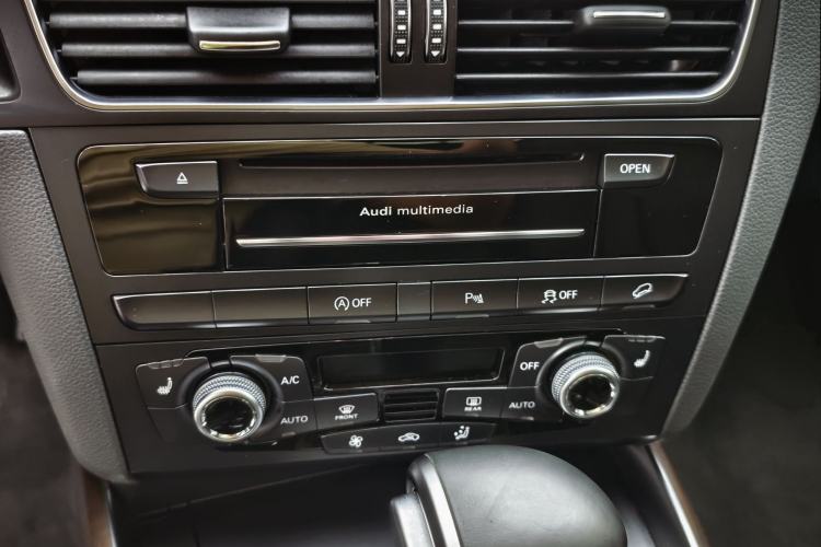 Used Audi Q5 2017 40 TFSI Comfort Model Interior 3