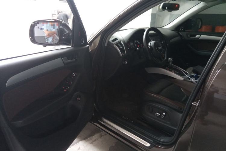 Used Audi Q5 2017 40 TFSI Technology Edition Interior 3