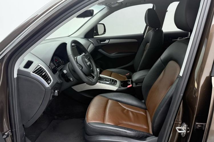 Used Audi Q5 2017 Plus 40 TFSI Ambition Model Interior 3