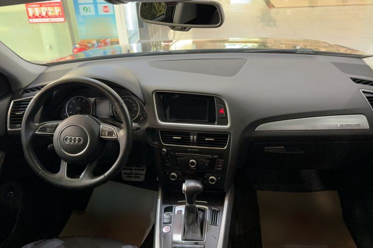 Used Audi Q5 2017 Plus 40 TFSI Technology Model Interior 3