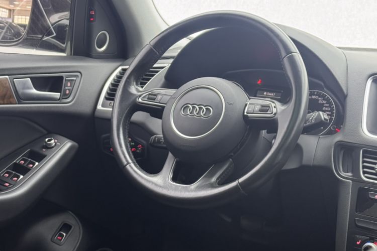 Used Audi Q5 2017 40 TFSI Comfort Model Interior 3