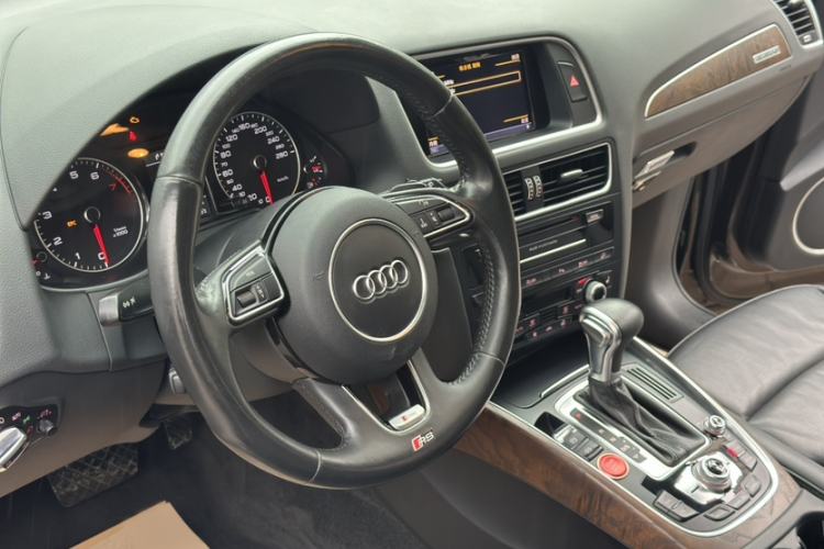 Used Audi Q5 2017 40 TFSI Comfort Model Interior 4