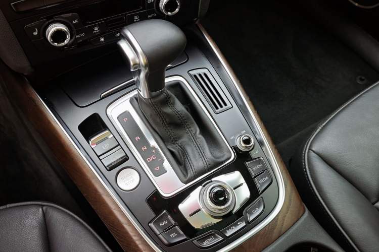 Used Audi Q5 2017 40 TFSI Comfort Model Interior 4