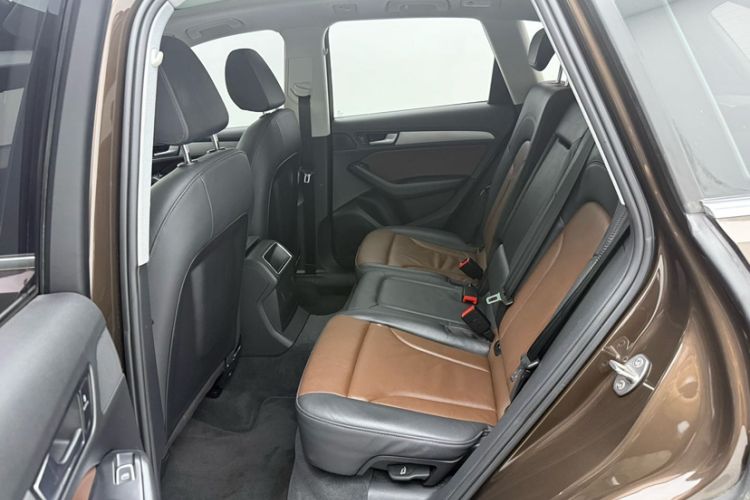 Used Audi Q5 2017 Plus 40 TFSI Ambition Model Interior 4