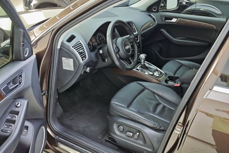 Used Audi Q5 2017 40 TFSI Comfort Model Interior 5