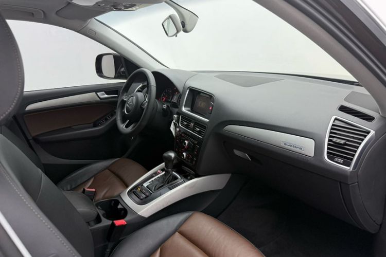 Used Audi Q5 2017 Plus 40 TFSI Ambition Model Interior 5