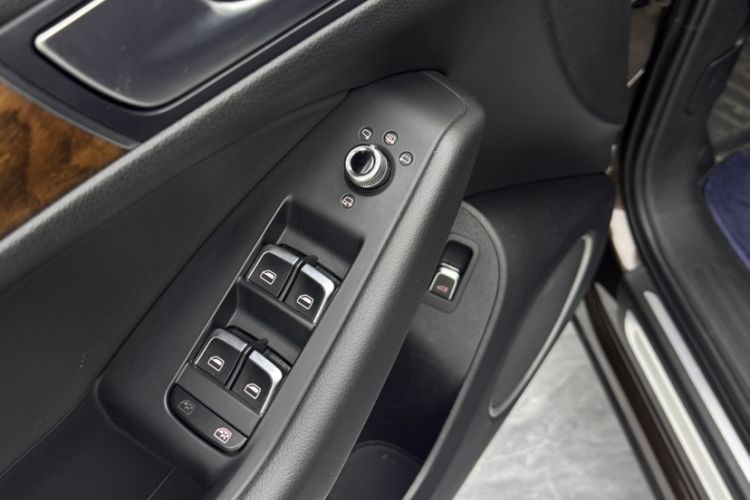 Used Audi Q5 2017 40 TFSI Comfort Model Interior 5