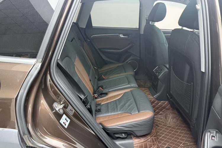 Used Audi Q5 2017 Plus 40 TFSI Comfort Model Interior 6