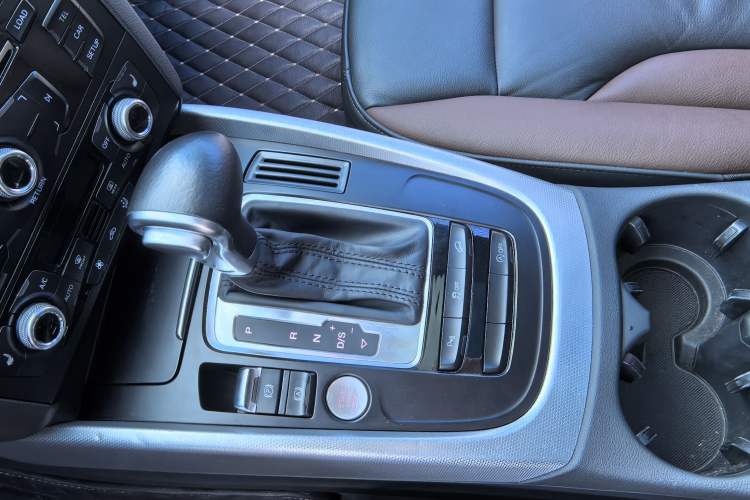 Used Audi Q5 2017 40 TFSI Technology Edition Interior 6