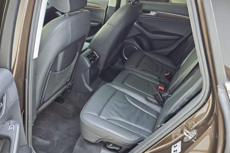 Used Audi Q5 2017 40 TFSI Comfort Model Interior 6
