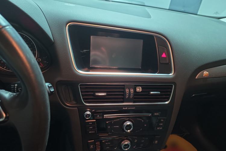 Used Audi Q5 2017 40 TFSI Ambition Edition Interior 6