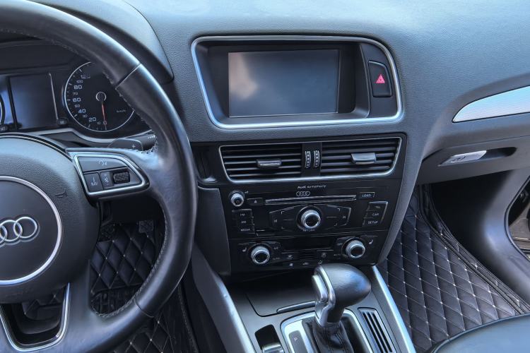 Used Audi Q5 2017 40 TFSI Technology Edition Interior 7