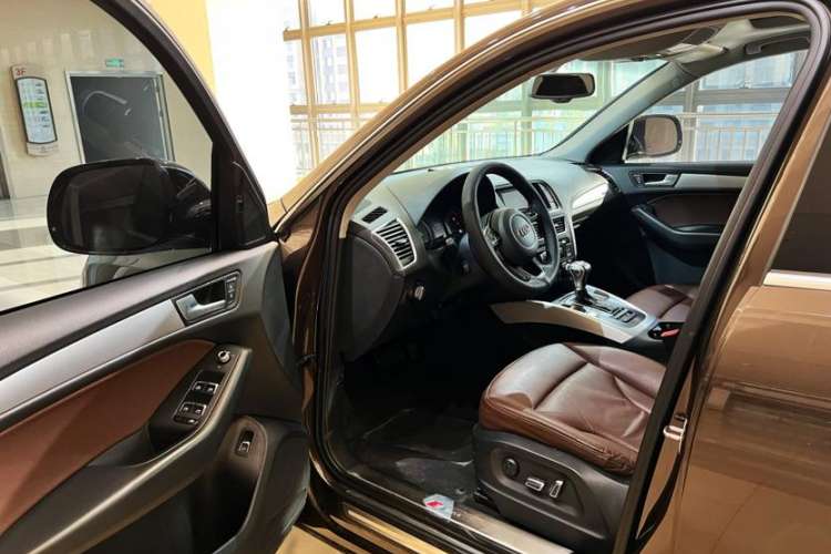 Used Audi Q5 2017 40 TFSI Technology Edition Interior 7