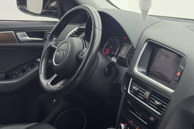 Used Audi Q5 2017 40 TFSI Comfort Model Interior 8