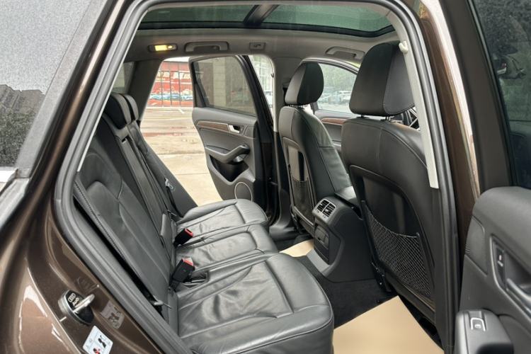 Used Audi Q5 2017 40 TFSI Comfort Model Interior 9