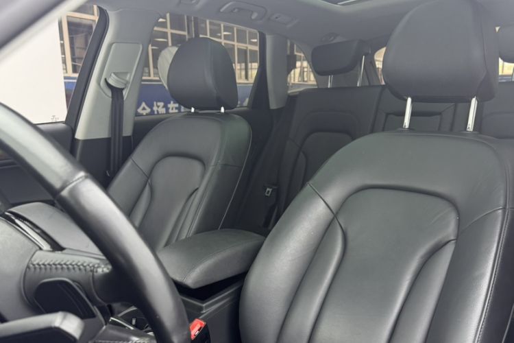 Used Audi Q5 2017 40 TFSI Comfort Model Interior 9