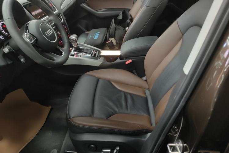Used Audi Q5 2017 Plus 40 TFSI Ambition Model Left Front Seat