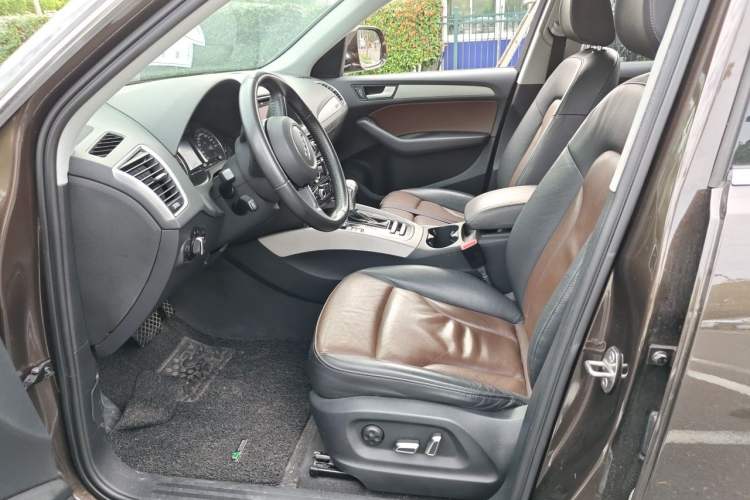 Used Audi Q5 2017 Plus 40 TFSI Ambition Model Left Front Seat