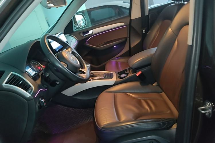 Used Audi Q5 2017 Plus 40 TFSI Ambition Model Left Front Seat