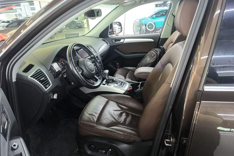 Used Audi Q5 2017 40 TFSI Technology Edition Left Front Seat