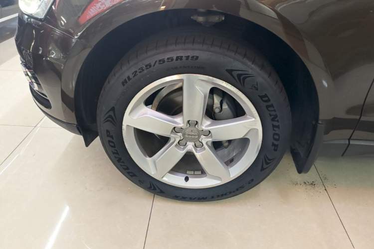 Used Audi Q5 2017 40 TFSI Ambition Edition Left Front Wheel Hub
