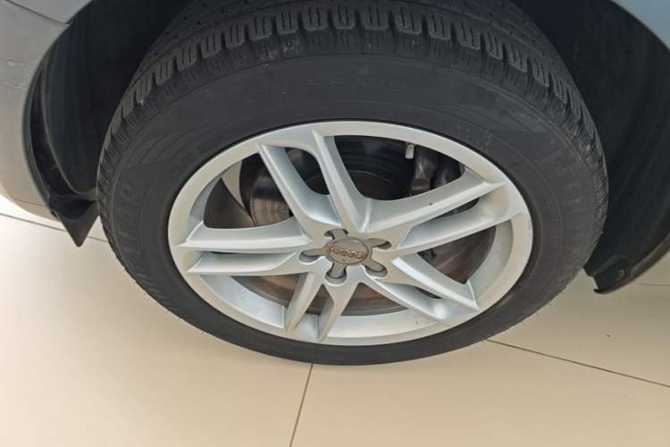 Used Audi Q5 2017 Plus 40 TFSI Technology Model Left Front Wheel Hub