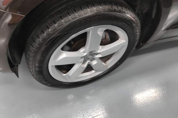 Used Audi Q5 2017 Plus 40 TFSI Ambition Model Left Front Wheel Hub