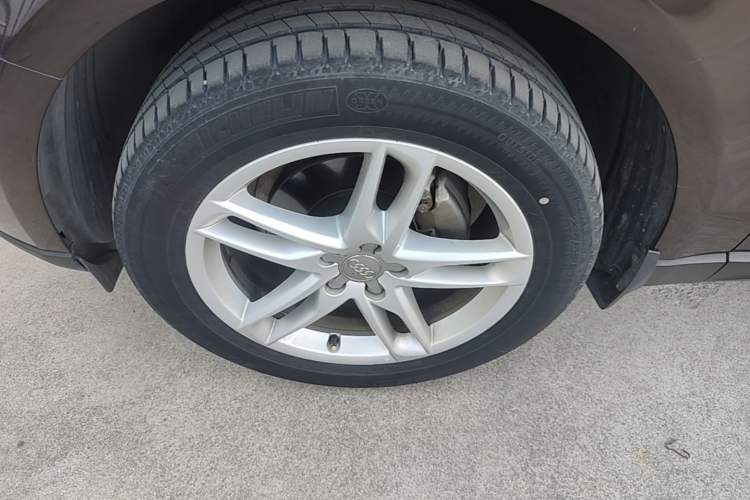 Used Audi Q5 2017 40 TFSI Technology Edition Left Front Wheel Hub