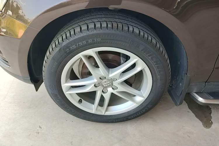 Used Audi Q5 2017 40 TFSI Technology Edition Left Front Wheel Hub