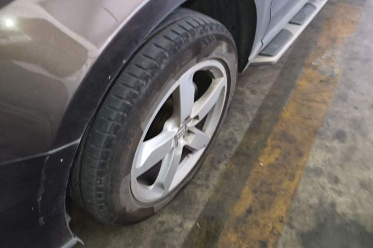 Used Audi Q5 2017 40 TFSI Ambition Edition Left Front Wheel Hub