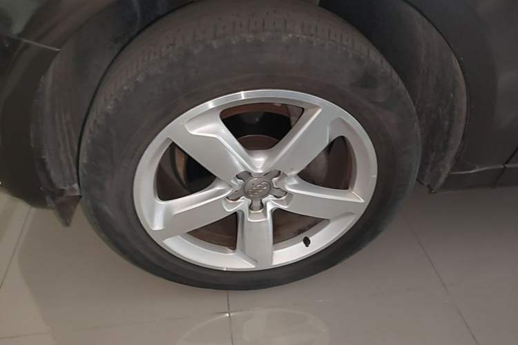 Used Audi Q5 2017 Plus 40 TFSI Ambition Model Left Front Wheel Hub