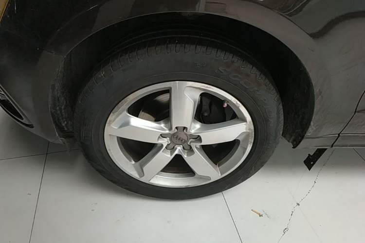 Used Audi Q5 2017 Plus 40 TFSI Ambition Model Left Front Wheel Hub