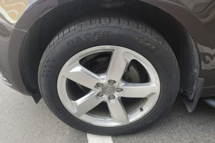 Used Audi Q5 2017 Plus 40 TFSI Ambition Model Left Front Wheel Hub