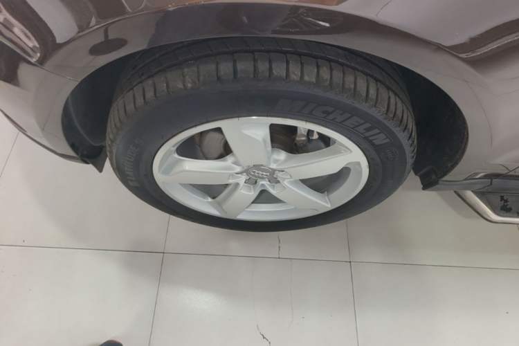 Used Audi Q5 2017 40 TFSI Ambition Edition Left Front Wheel Hub