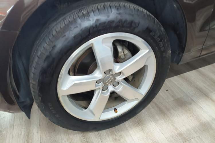 Used Audi Q5 2017 Plus 40 TFSI Ambition Model Left Front Wheel Hub