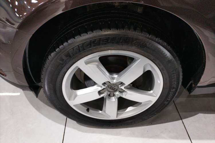 Used Audi Q5 2017 40 TFSI Ambition Edition Left Front Wheel Hub