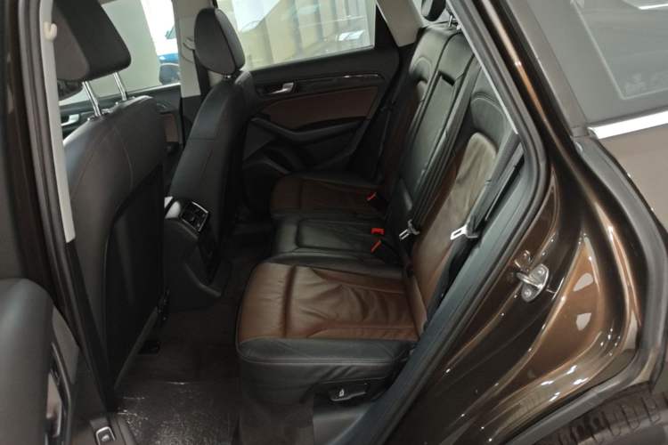 Used Audi Q5 2017 Plus 40 TFSI Ambition Model Left Rear Seat