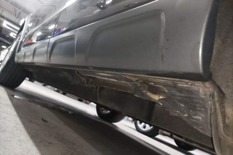 Used Audi Q5 2017 Plus 40 TFSI Technology Model Left Side Sill