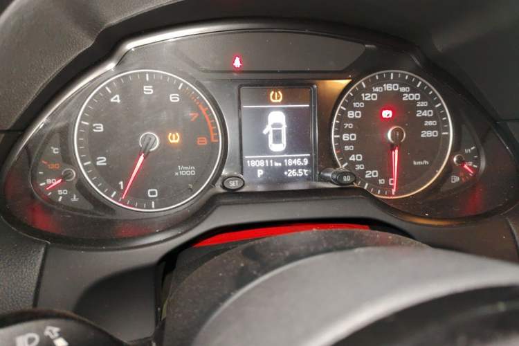 Used Audi Q5 2017 40 TFSI Ambition Edition Odometer Close Up